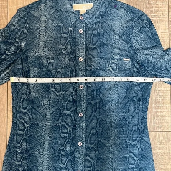 Michael Kors Long Sleeve Collared Button Up Snakeskin Blue Size S - Picture 8 of 12